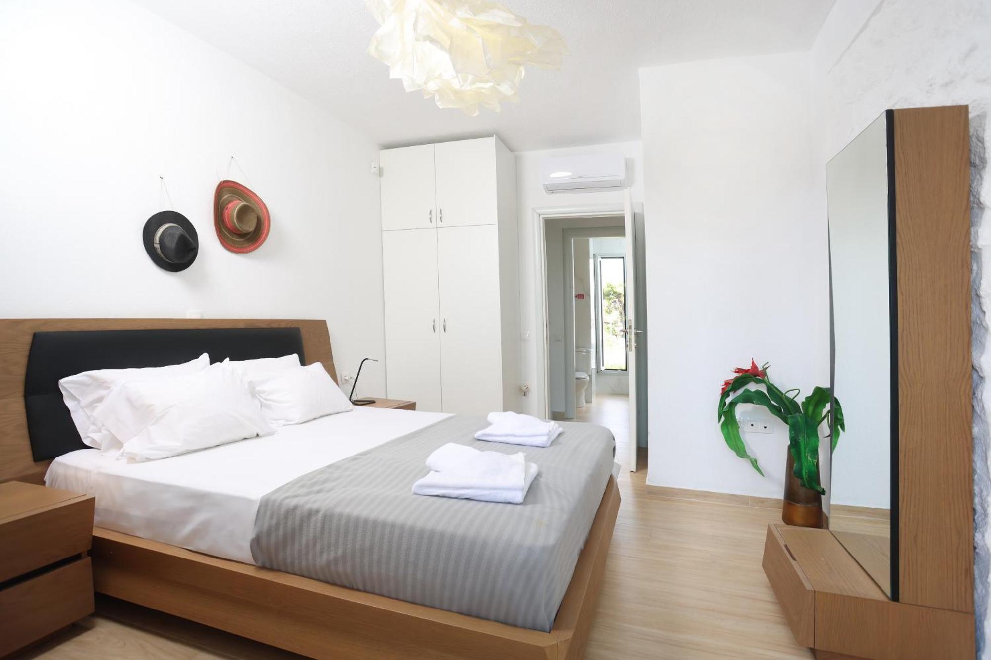 Villa Douglas - Private Pool, BBQ, 4Bdrms, View Pefkochori Esterno foto