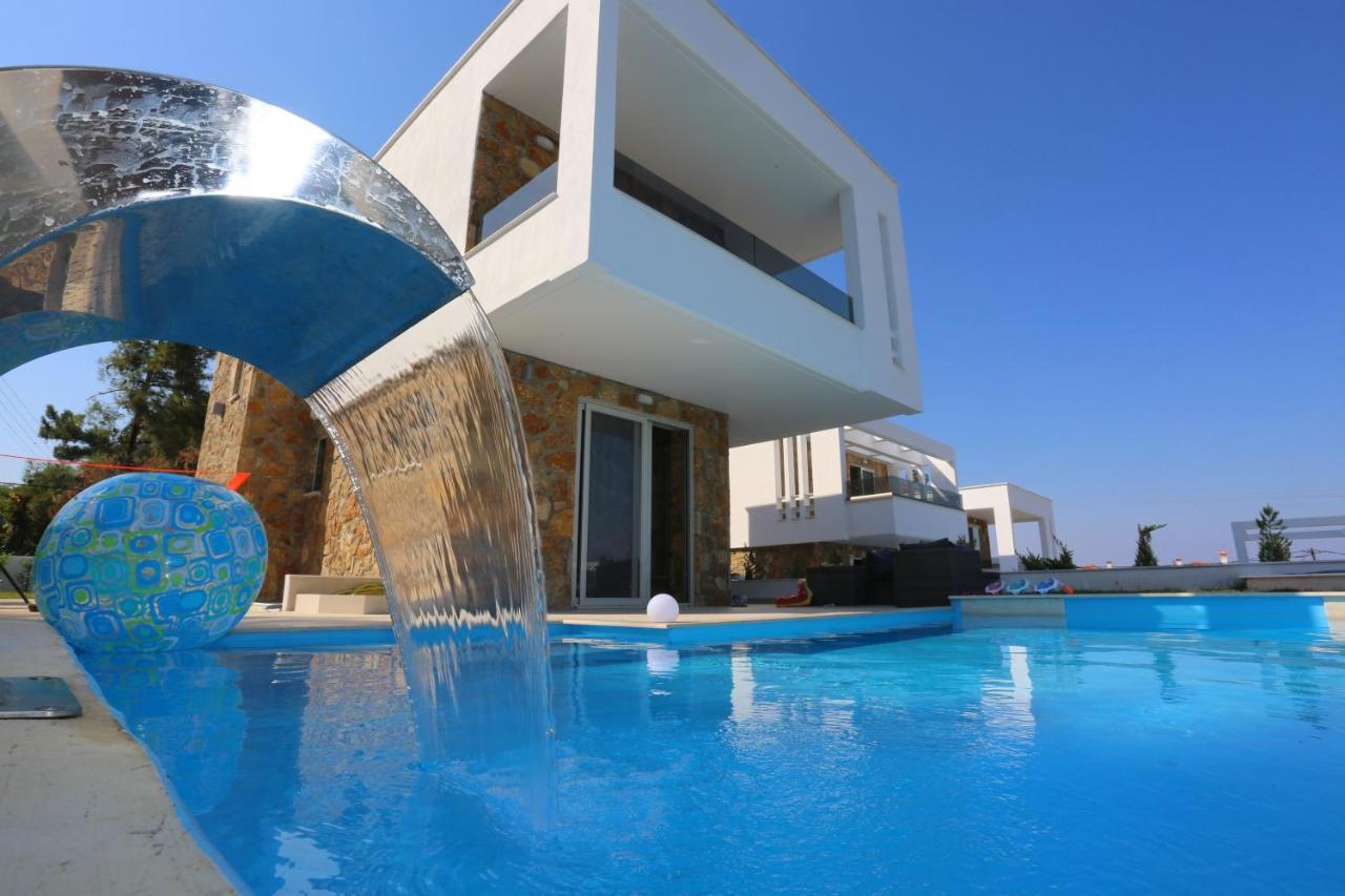 Villa Douglas - Private Pool, BBQ, 4Bdrms, View Pefkochori Esterno foto